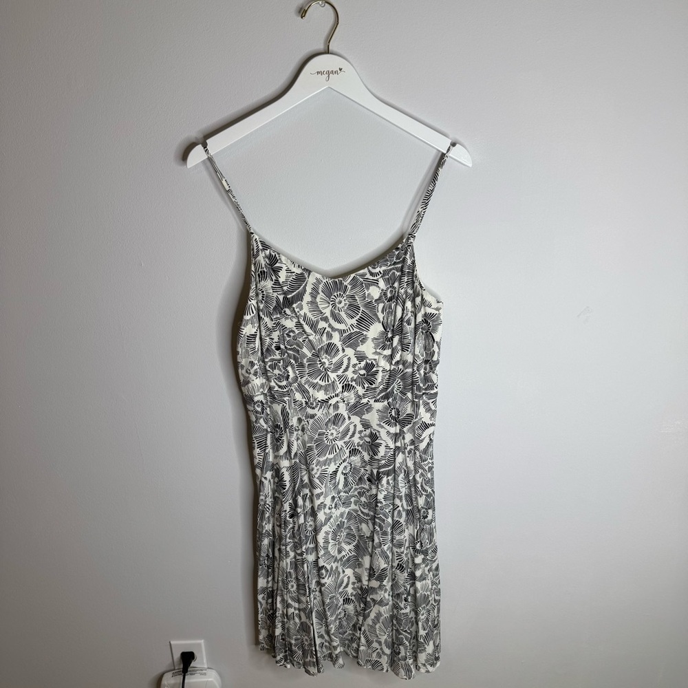 Old Navy White and Black Floral Smocked Dress | Size Large